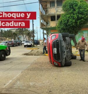 Choque y volcadura en cruce peligroso