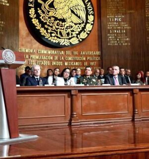 Presidente conmemora 106 aniversario de la Constitución