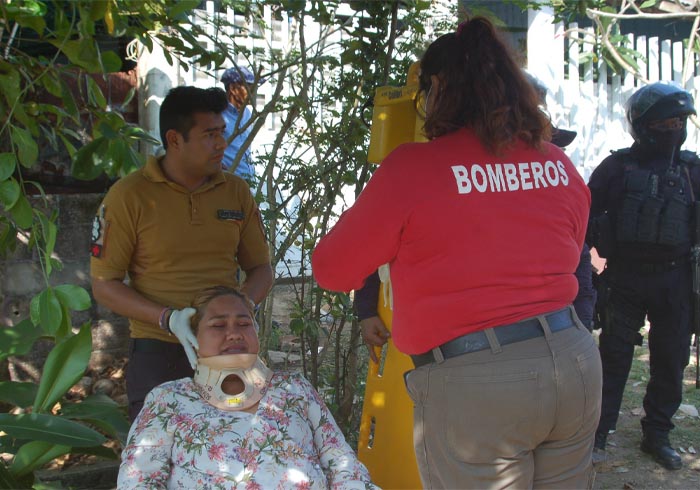 Tres mujeres lesionadas al caer puente