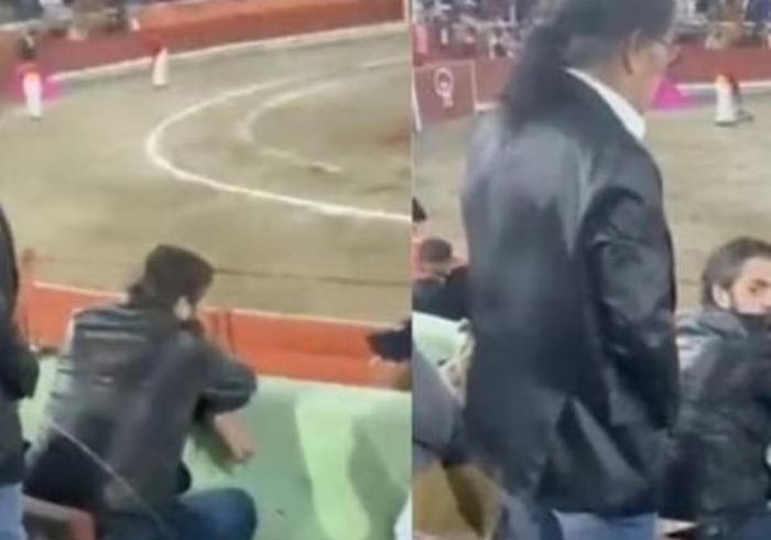 Hombre orina en evento (video)