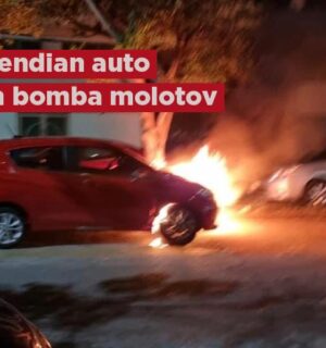 Con bomba molotov incendian auto