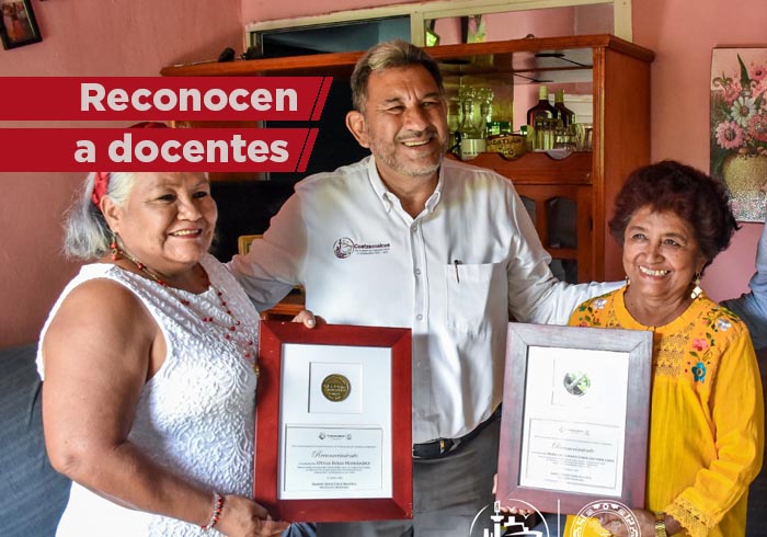 Reciben maestras reconocimientos por 37 años de labor docente