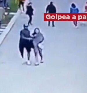 Video: Causa indignación hombre que da golpiza a su pareja en plena vía pública