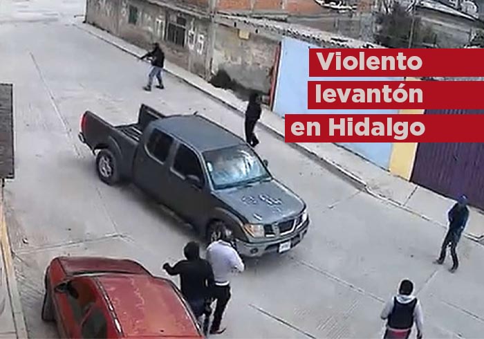 Video: Grupo armado tira portón para sacar a un hombre de su casa en Hidalgo