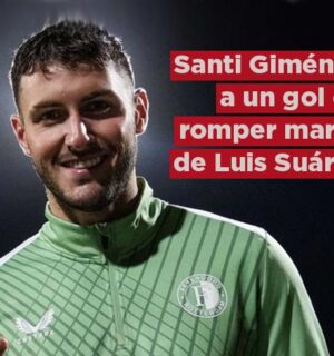 Santi Giménez está a un gol del récord impuesto por Luis Suárez en la Eredivisie