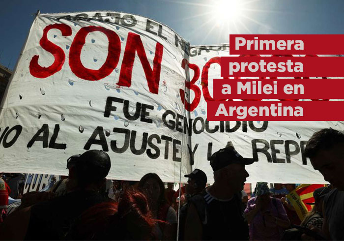 «Ni un paso atrás»: sindicatos y organizaciones sociales realizan primera protesta contra Milei