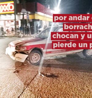 Por andar de borrachos en moto chocan y uno pierde el píe