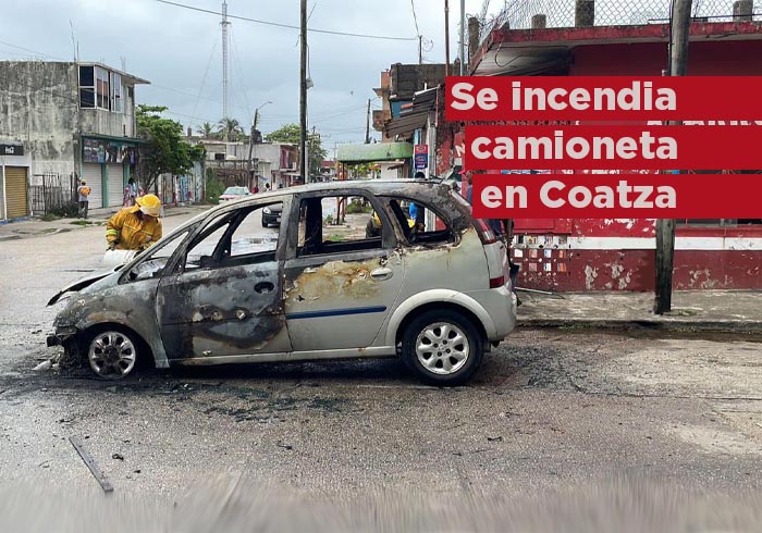 Se incendió camioneta en Coatzacoalcos