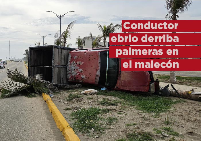 Conductor se impacta contra camioneta y derriba dos palmeras en el malecón de Coatzacoalcos