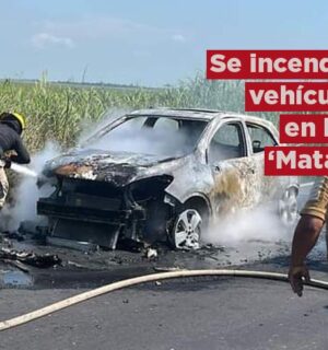 Se incendia vehículo en carretera Las Matas, Coatzacoalcos-Minatitlán