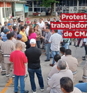 Protestan trabajadores de CMAS