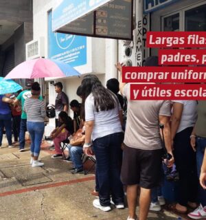 Padres de Familia Abarrotan Negocios de Uniformes Escolares en Coatzacoalcos