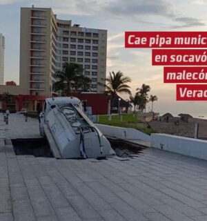 Pipa municipal cae en un socavón del bulevar