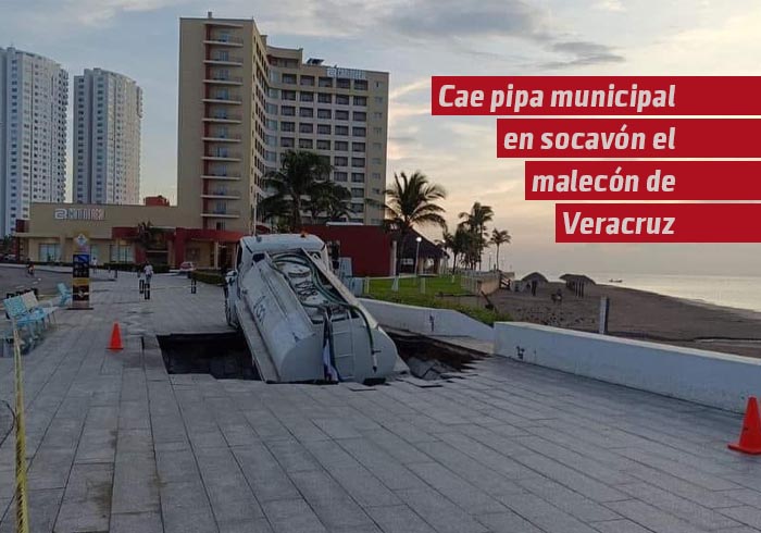 Pipa municipal cae en un socavón del bulevar