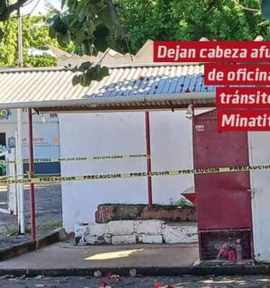 Dejan cabeza afuera de oficina de tránsito en Minatitlán