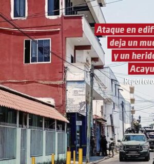 Ataque en edificio de departamentos deja un muerto y una mujer herida, en Acayucan