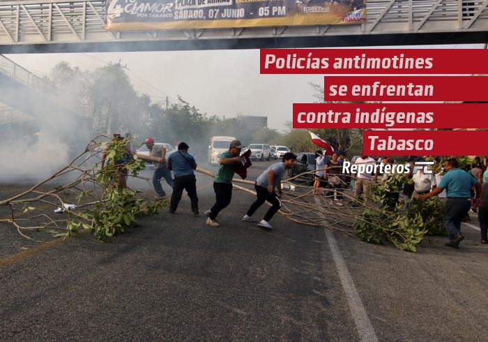 Policías antimotines se enfrentan contra indígenas en Tabasco
