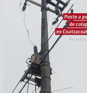 Poste a punto de colapsar en Coatzacoalcos