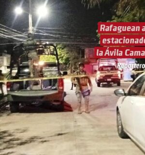 Rafaguean auto estacionado en la Ávila Camacho