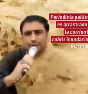 Tragedia en vivo: periodista pakistaní es arrastrado por la corriente mientras cubría inundaciones