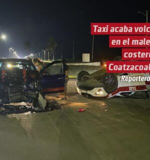 Taxi acaba volcado en el malecón costero de Coatzacoalcos