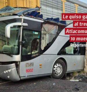 Tren en Atlacomulco embiste a autobús de pasajeros; reportan al menos 8 muertos y 45 lesionados
