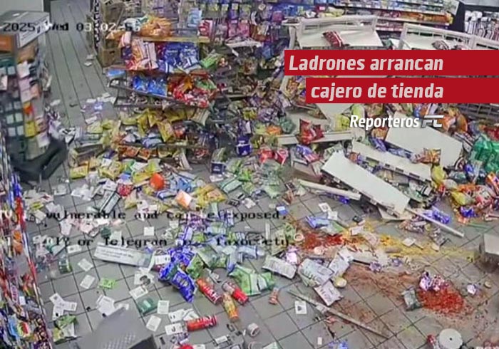 Ladrones arrancan cajero de tienda atándolo a una camioneta en Dallas