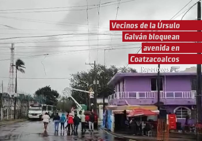 Vecinos de la colonia Úrsulo Galván bloquean avenida en Coatzacoalcos por falta de luz