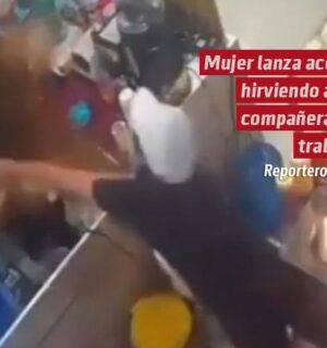 Mujer lanza aceite hirviendo a su compañera de trabajo en un centro comercial 