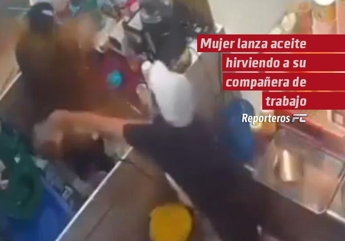 Mujer lanza aceite hirviendo a su compañera de trabajo en un centro comercial 