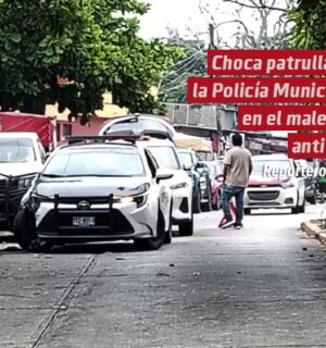 Choca patrulla de la Policía Municipal en el malecón antiguo de Coatzacoalcos