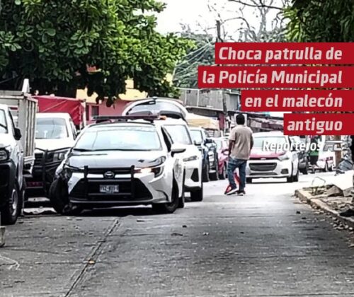 Choca patrulla de la Policía Municipal en el malecón antiguo de Coatzacoalcos