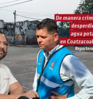 Empresa desperdicia agua potable en el Centro de Coatzacoalcos ante la inacción de CMAS