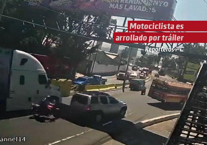 Motociclista que circulaba entre carriles muere arrollado por un tráiler
